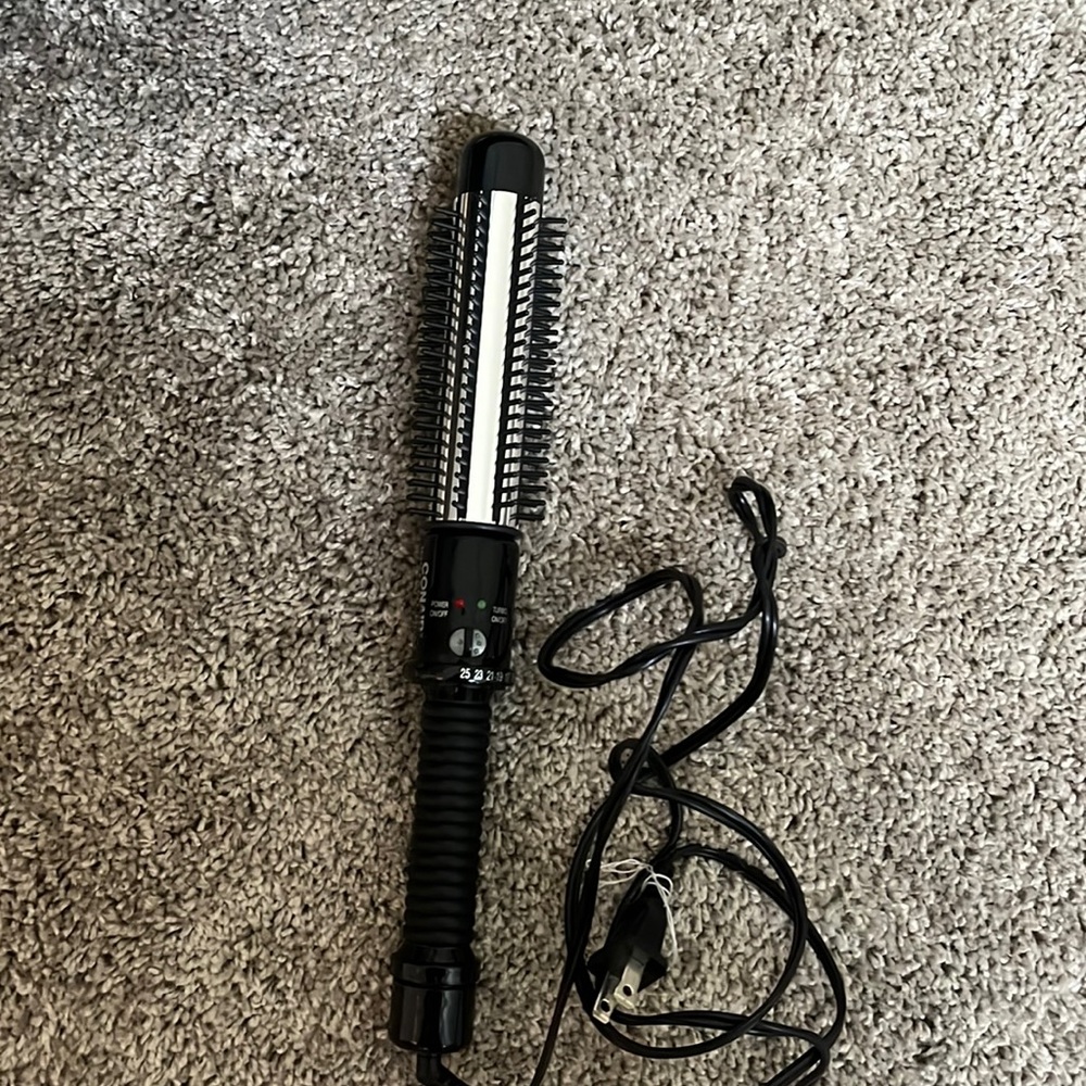 ⭐️Blow Dry look Conair Instant Heat Styling Brush, 1 1/4-Inch